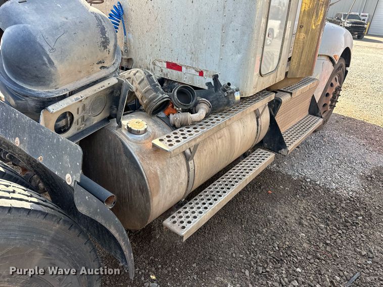 image for item EJ8662 2014 Kenworth T660 semi truck