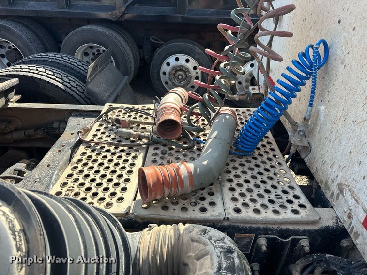 image for item EJ8662 2014 Kenworth T660 semi truck