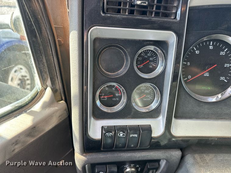 image for item EJ8662 2014 Kenworth T660 semi truck