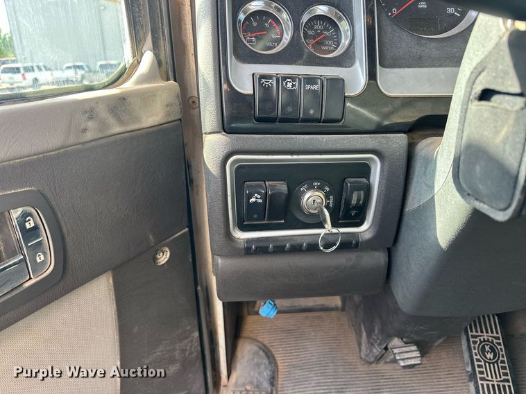 image for item EJ8662 2014 Kenworth T660 semi truck