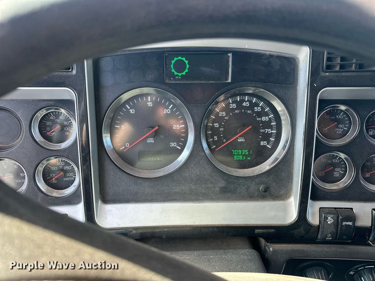 image for item EJ8662 2014 Kenworth T660 semi truck