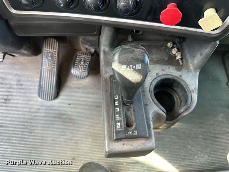 image for item EJ8662 2014 Kenworth T660 semi truck