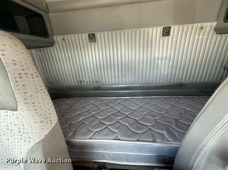 image for item EJ8662 2014 Kenworth T660 semi truck