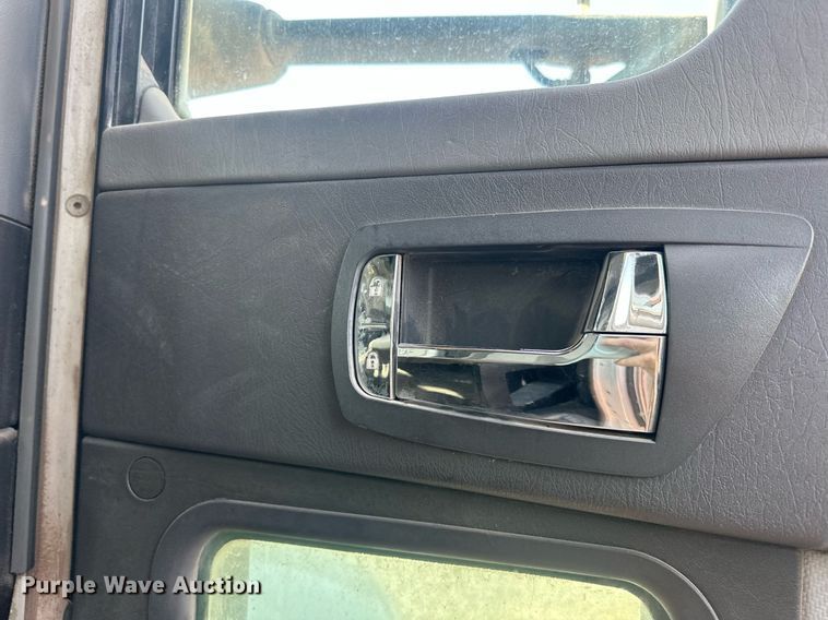 image for item EJ8662 2014 Kenworth T660 semi truck