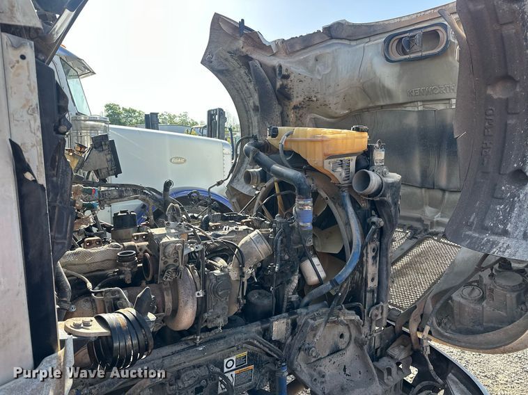 image for item EJ8662 2014 Kenworth T660 semi truck