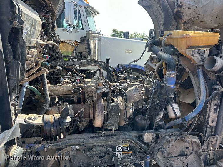 image for item EJ8662 2014 Kenworth T660 semi truck