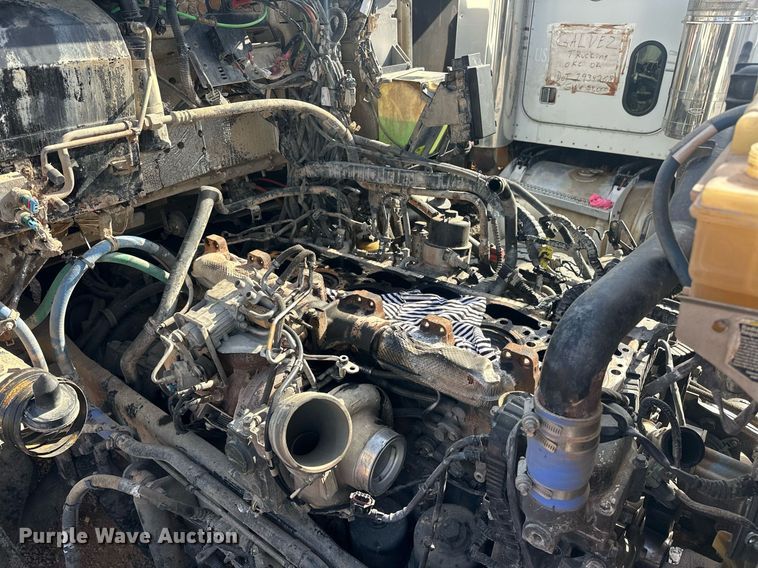 image for item EJ8662 2014 Kenworth T660 semi truck