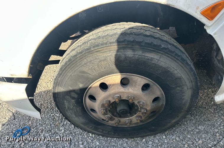 image for item EJ8662 2014 Kenworth T660 semi truck