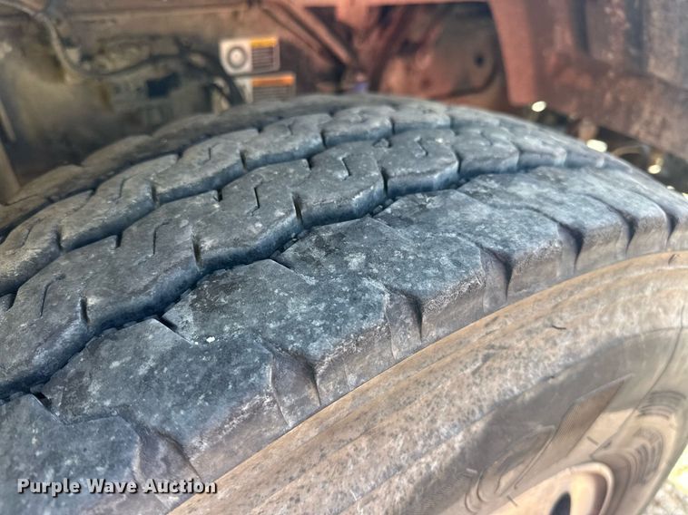 image for item EJ8662 2014 Kenworth T660 semi truck