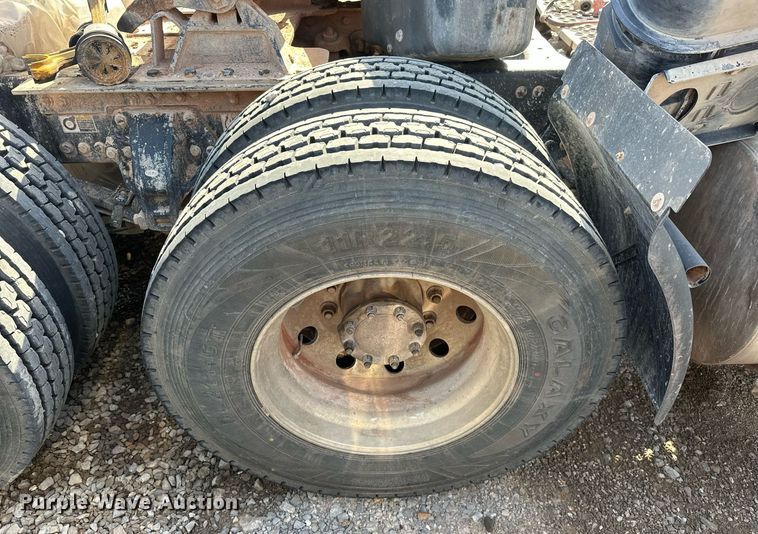 image for item EJ8662 2014 Kenworth T660 semi truck