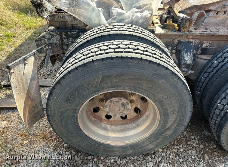 image for item EJ8662 2014 Kenworth T660 semi truck