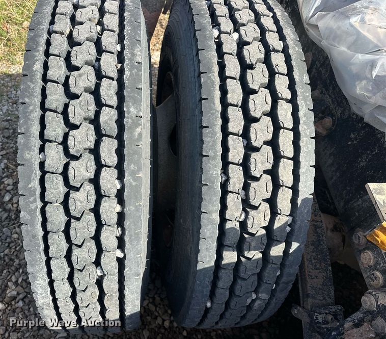 image for item EJ8662 2014 Kenworth T660 semi truck