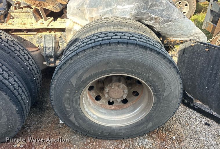 image for item EJ8662 2014 Kenworth T660 semi truck