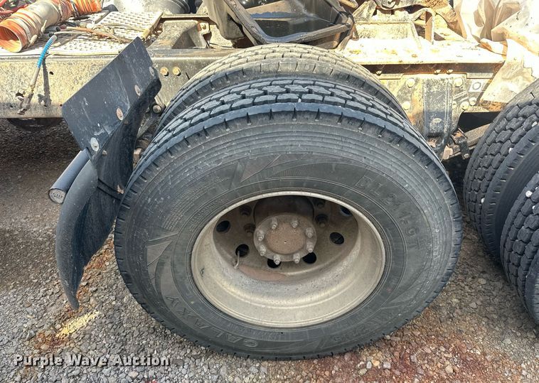 image for item EJ8662 2014 Kenworth T660 semi truck