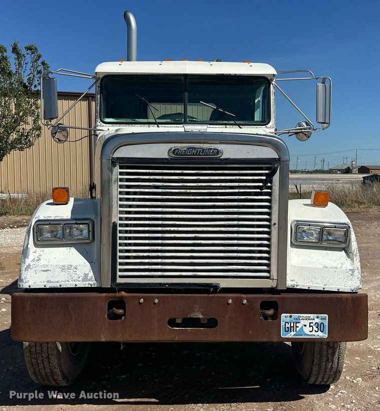 image for item EJ8676 2007 Freightliner FLD120 semi truck