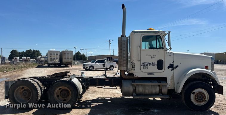 image for item EJ8676 2007 Freightliner FLD120 semi truck