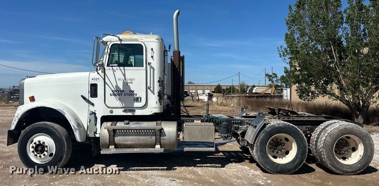 image for item EJ8676 2007 Freightliner FLD120 semi truck