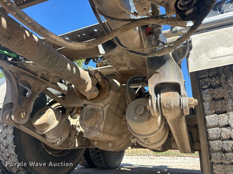 image for item EJ8676 2007 Freightliner FLD120 semi truck