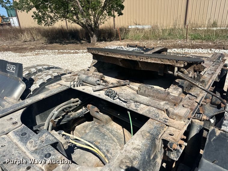 image for item EJ8676 2007 Freightliner FLD120 semi truck