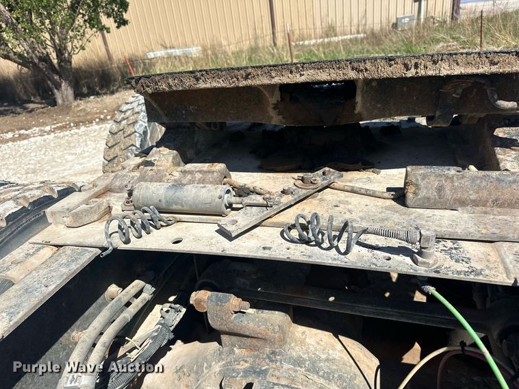 image for item EJ8676 2007 Freightliner FLD120 semi truck