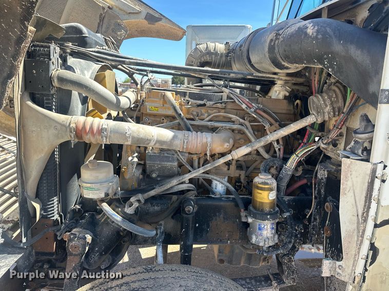 image for item EJ8676 2007 Freightliner FLD120 semi truck