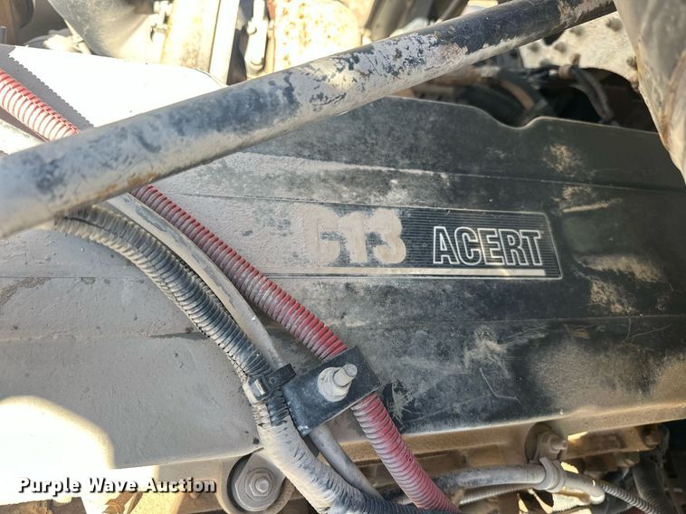 image for item EJ8676 2007 Freightliner FLD120 semi truck