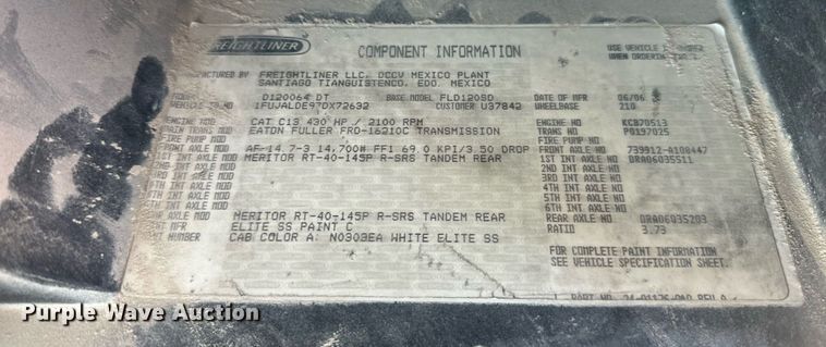 image for item EJ8676 2007 Freightliner FLD120 semi truck