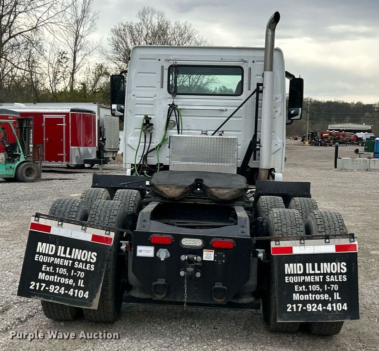 image for item EK2862 2015 Volvo VNL semi truck