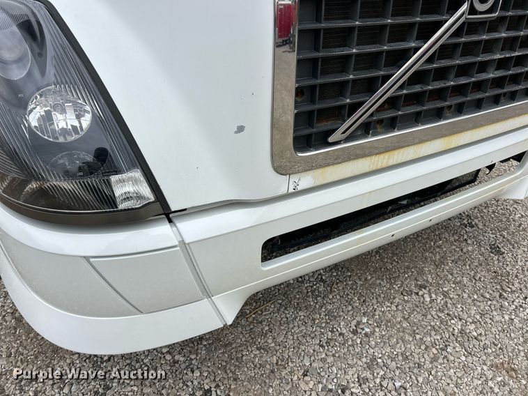 image for item EK2862 2015 Volvo VNL semi truck