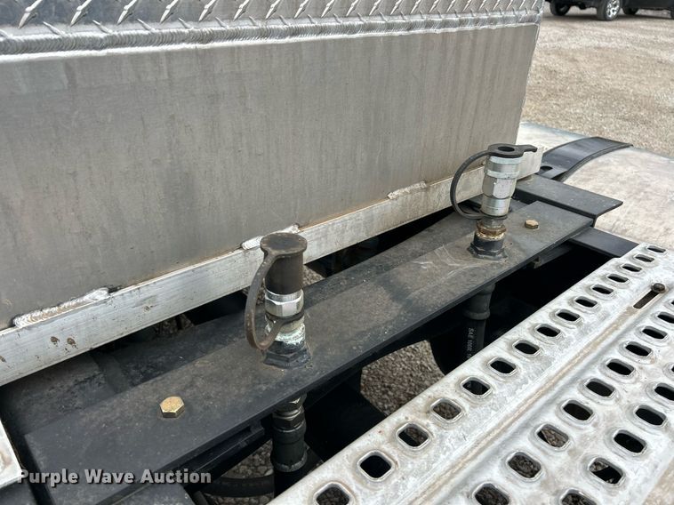 image for item EK2862 2015 Volvo VNL semi truck