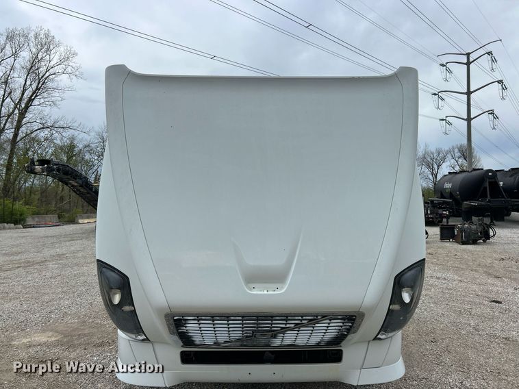 image for item EK2862 2015 Volvo VNL semi truck