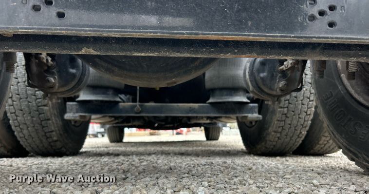 image for item EK2862 2015 Volvo VNL semi truck