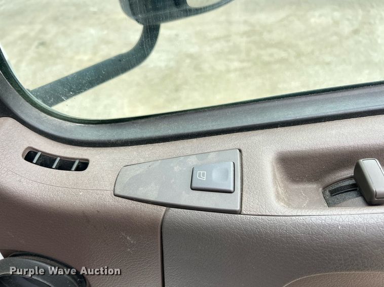 image for item EK2862 2015 Volvo VNL semi truck