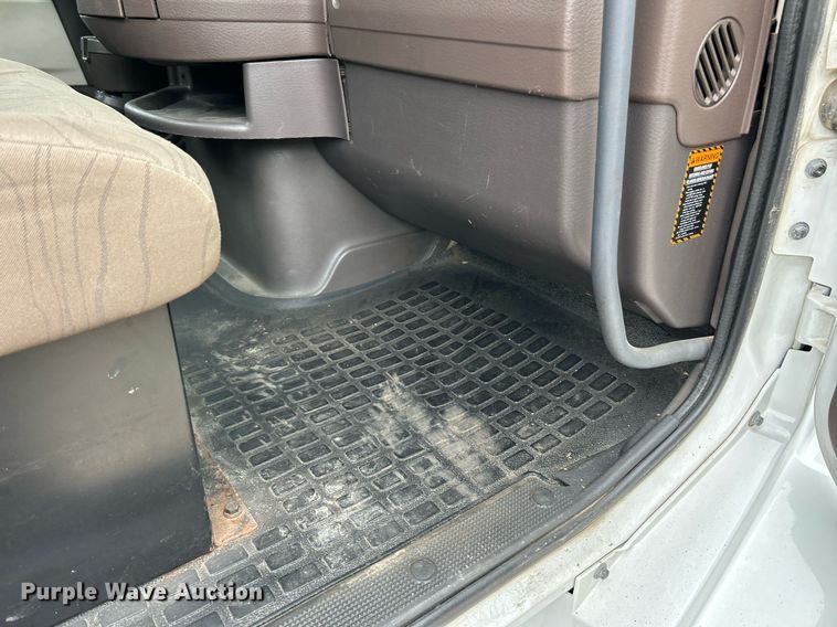 image for item EK2862 2015 Volvo VNL semi truck