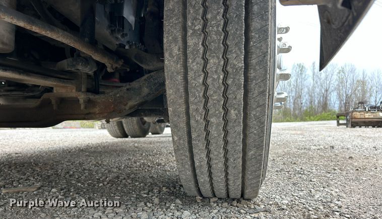 image for item EK2862 2015 Volvo VNL semi truck