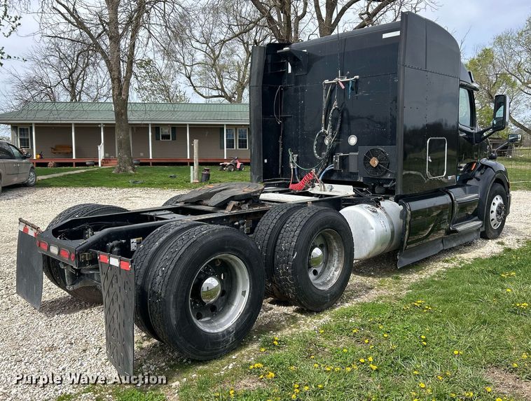 image for item EK2898 2019 Peterbilt 579 semi truck