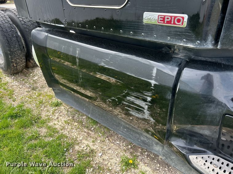 image for item EK2898 2019 Peterbilt 579 semi truck