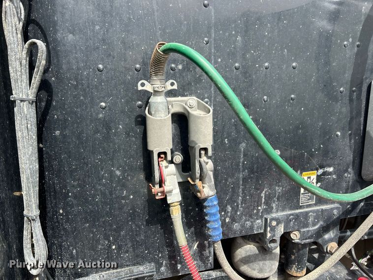 image for item EK2898 2019 Peterbilt 579 semi truck