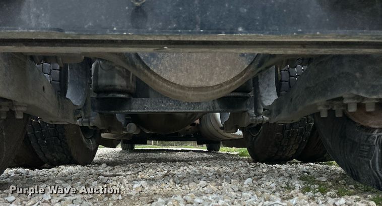 image for item EK2898 2019 Peterbilt 579 semi truck