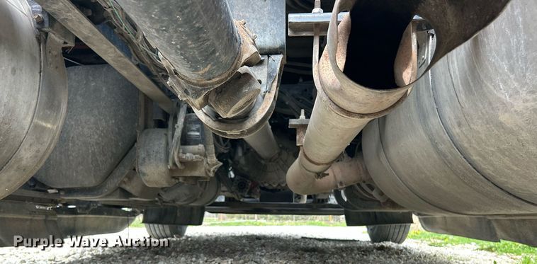 image for item EK2898 2019 Peterbilt 579 semi truck