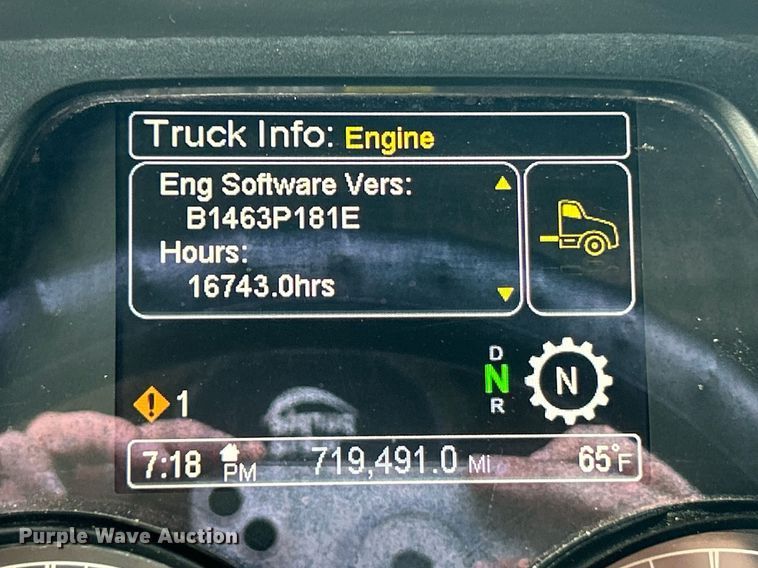 image for item EK2898 2019 Peterbilt 579 semi truck