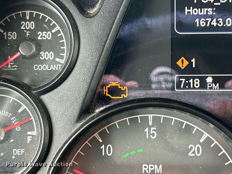 image for item EK2898 2019 Peterbilt 579 semi truck