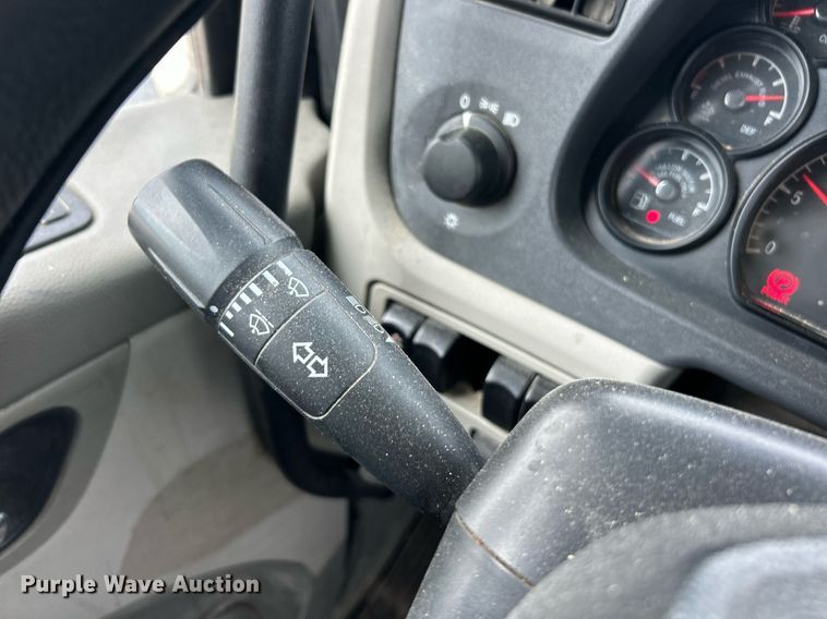 image for item EK2898 2019 Peterbilt 579 semi truck