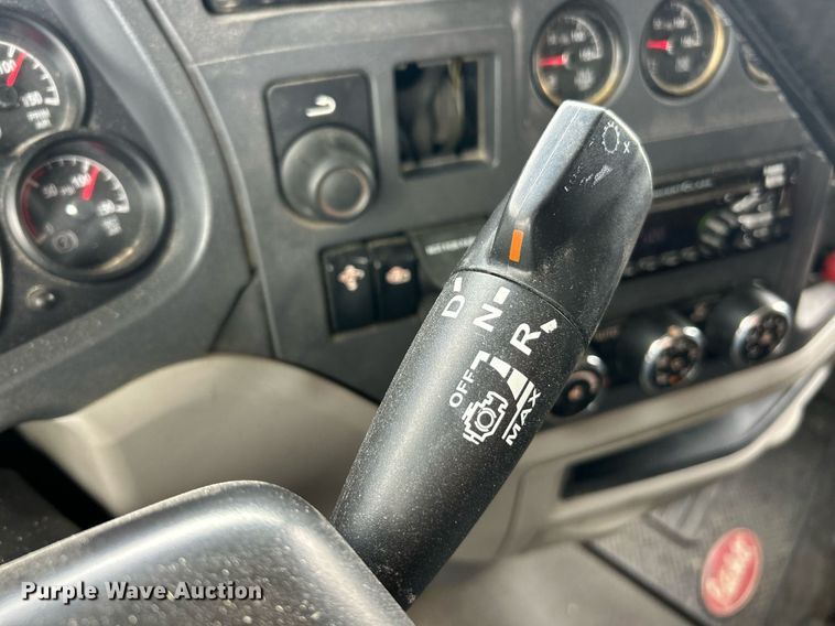 image for item EK2898 2019 Peterbilt 579 semi truck