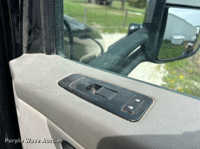 image for item EK2898 2019 Peterbilt 579 semi truck