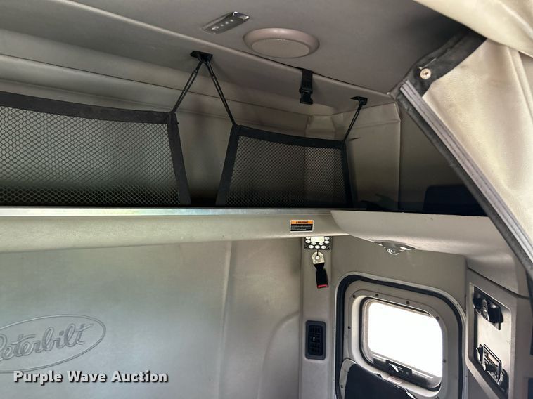 image for item EK2898 2019 Peterbilt 579 semi truck