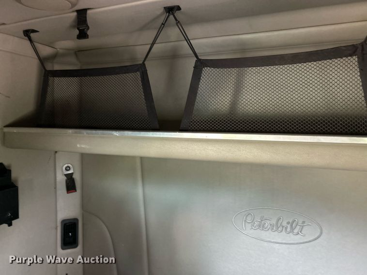 image for item EK2898 2019 Peterbilt 579 semi truck