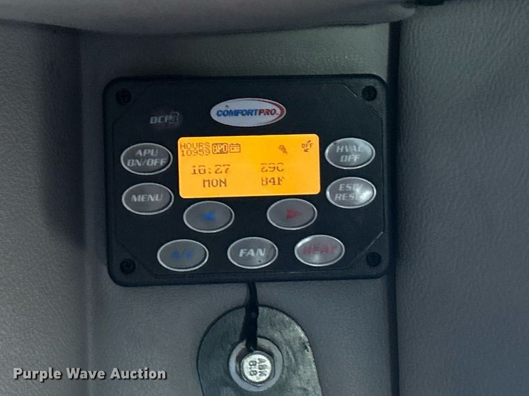 image for item EK2898 2019 Peterbilt 579 semi truck