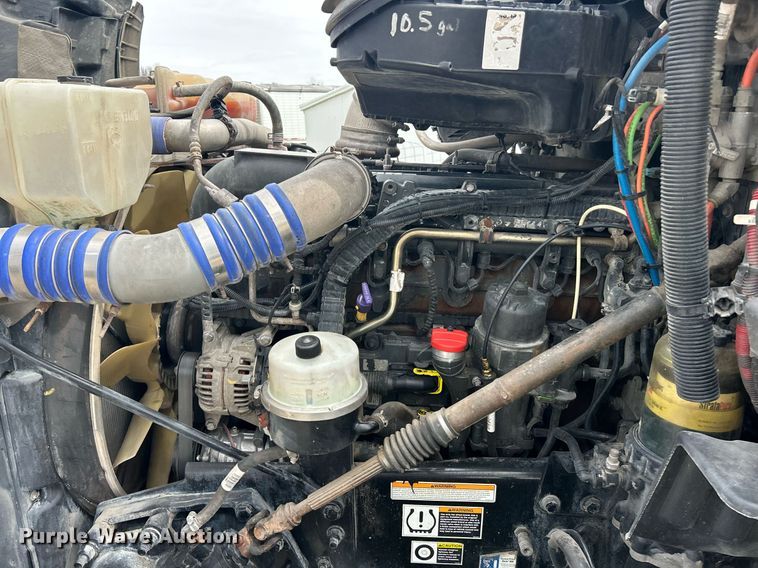 image for item EK2898 2019 Peterbilt 579 semi truck