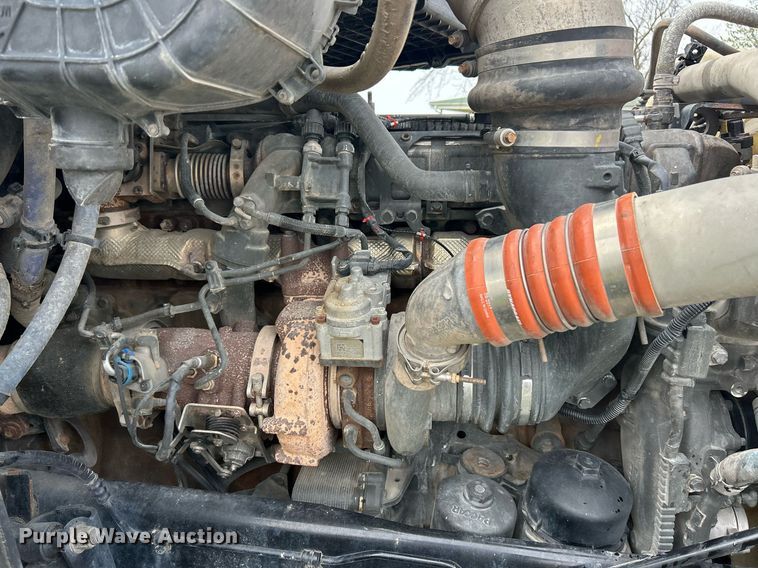 image for item EK2898 2019 Peterbilt 579 semi truck